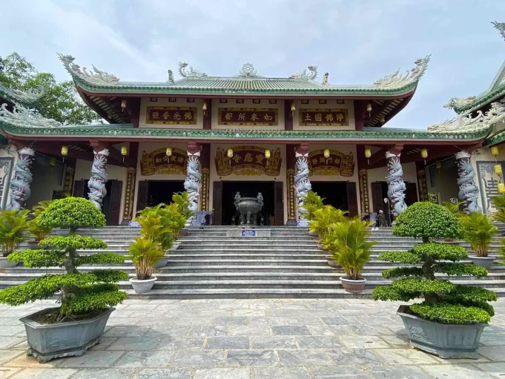 Temple-at-the-Linh-Ung-Pagoda
